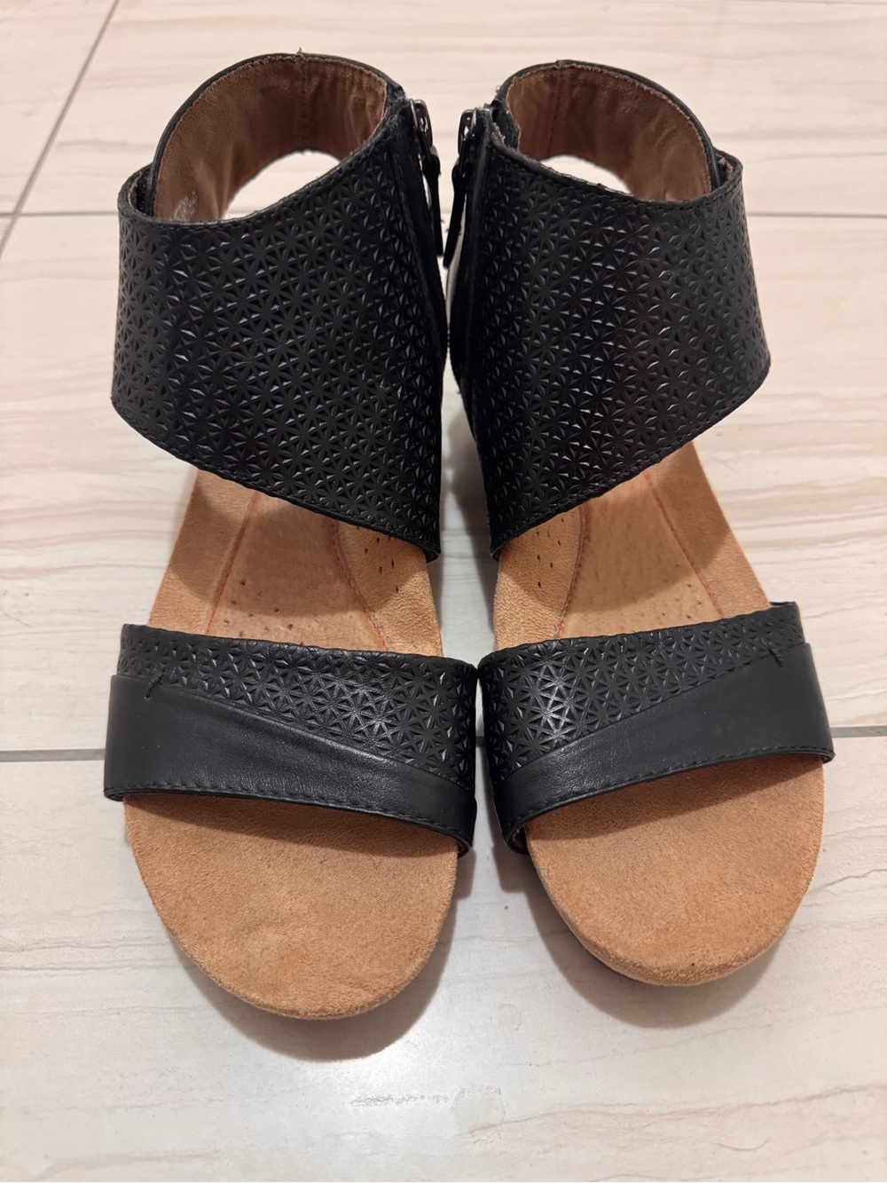 Rockport Black Leather Cuff Sandals with Open Toe & Wedge Heel Sz 9